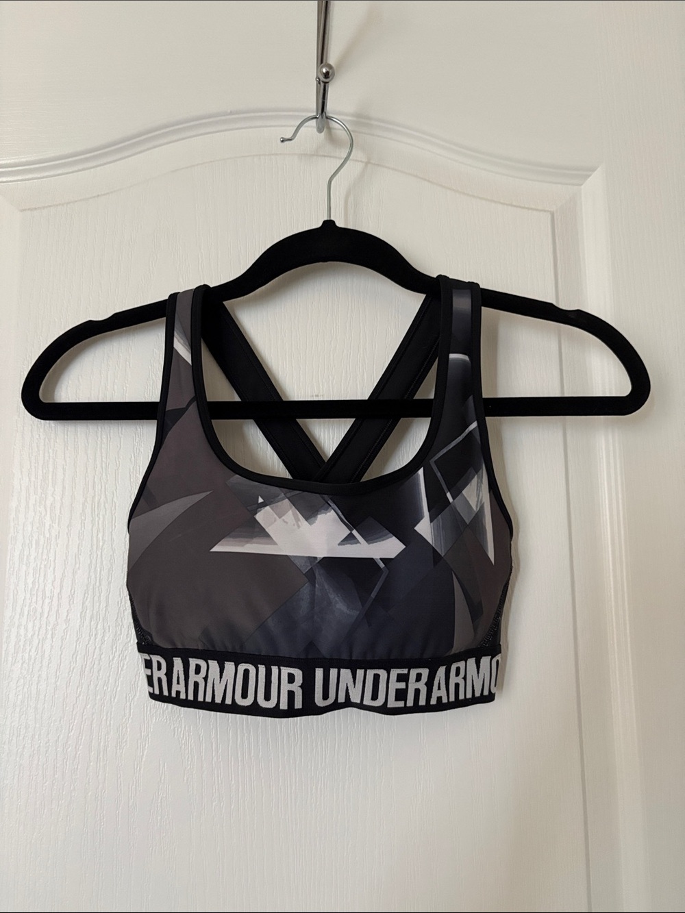 Under Armour Gray & Black Geometric Crossback Sports Bra